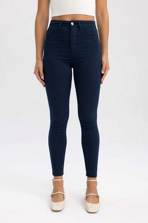 Узкие длинные джинсовые брюки скинни с высокой талией и длинными штанинами