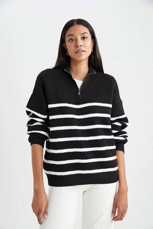 Полосатый свитер обычного кроя на молнии с высоким воротником из ткани селаник