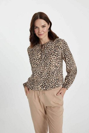 Блуза обычного кроя с круглым вырезом и леопардовым узором, длинными рукавами