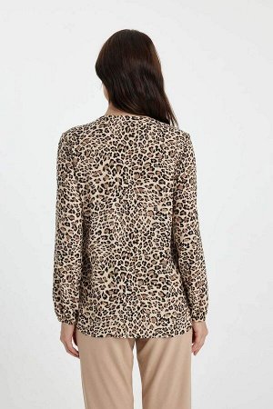 Блуза обычного кроя с круглым вырезом и леопардовым узором, длинными рукавами