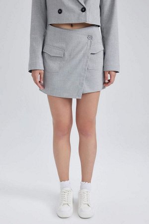 Прохладная мини-юбка-шорты стандартного кроя