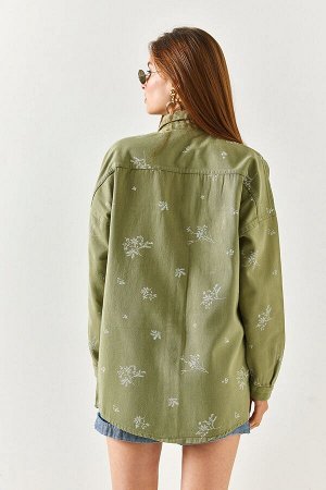 Женская хлопковая куртка-рубашка оверсайз цвета хаки с вышитыми карманами CKT-19000347