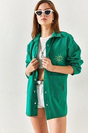 Женская хлопковая куртка-рубашка оверсайз с карманами травяно-зеленого цвета и вышивкой CKT-19000346