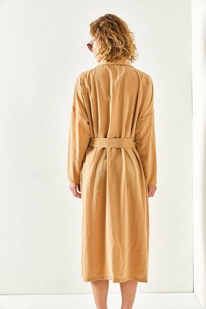 Женский тканый плащ светло-коричневого цвета с поясом и карманами на одной пуговице TRC-00000004