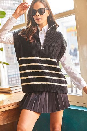 Женский черный трикотажный свитер в полоску на молнии с высоким воротником большого размера SVT-00000019