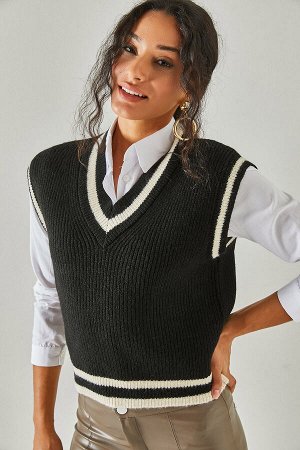 Женский свитер из мягкого фактурного трикотажа черного цвета экрю в полоску SVT-00000025