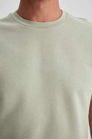 Базовая футболка с круглым вырезом и короткими рукавами