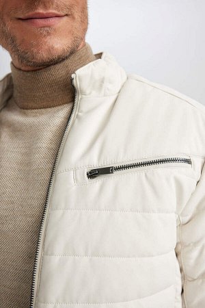 Приталенная куртка с воротником-стойкой Пуховик из искусственной кожи
