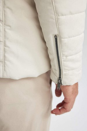 Приталенная куртка с воротником-стойкой Пуховик из искусственной кожи