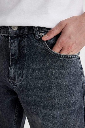 Джинсовые брюки прямого кроя с нормальной талией и нормальной талией