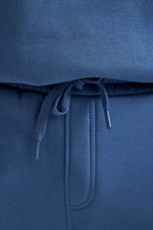 Толстые спортивные штаны стандартной посадки с эластичными штанинами