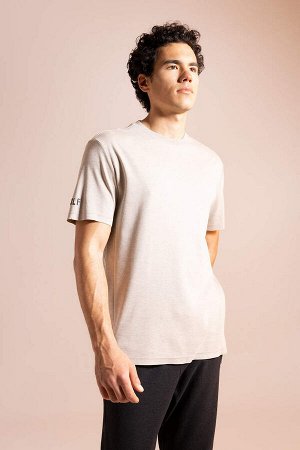 Базовая футболка премиум-класса с короткими рукавами и круглым вырезом стандартного кроя
