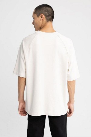 Базовая футболка оверсайз с круглым вырезом из плотной ткани из 100% хлопка с короткими рукавами