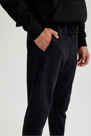 Облегающие спортивные штаны с эластичной резинкой и карманом на молнии