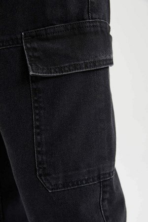 Джинсовые брюки широкого кроя с нормальной талией и широкими штанинами
