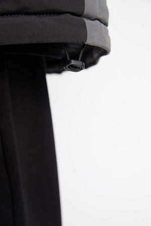 Водоотталкивающее пальто приталенного кроя с капюшоном DeFactoFit на флисовой подкладке