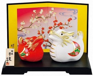 MATSUMOTO - фигурки белого и красного драконов на подставке и с ширмой