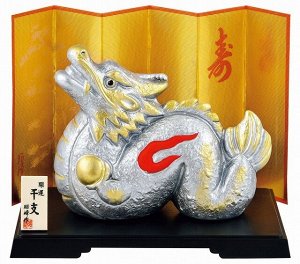 MATSUMOTO - фигурка серого дракона на подставке с ширмой