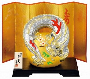 MATSUMOTO - фигурка серого дракона на золотом шаре
