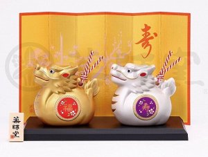 MATSUMOTO - фигурки белого и золотого драконов с ширмой