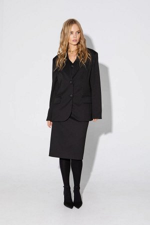 Костюм Костюм Pirs 5028 черный 
Состав: Вискоза-68%; ПЭ-30%; Эластан-2%;
Сезон: Осень-Зима
Рост: 164

Костюм-двойка из оверсайз жакета с расширенной линией плеч и прямой юбки. Детали: жакет прямого с