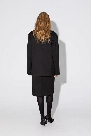 Костюм Костюм Pirs 5028 черный 
Состав: Вискоза-68%; ПЭ-30%; Эластан-2%;
Сезон: Осень-Зима
Рост: 164

Костюм-двойка из оверсайз жакета с расширенной линией плеч и прямой юбки. Детали: жакет прямого с