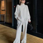 Женский костюм двойка (свитер с горлом OVERSIZE + кюлоты, цвет белый)