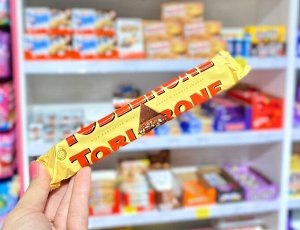 Шоколадный батончик Toblerone Switzerland / Швейцарский молочный шоколад Тоблерон с медово-миндальной нугой 50 гр