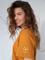 Футболка regular fit с вышивкой &quot;ДАЙ СЕБЕ ВРЕМЯ&quot; на рукаве