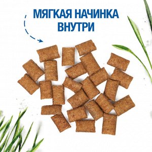 Лакомство Monge Gift Hairball для кошек "Хрустящие подушечки с начинкой" с лососем и кошачьей мятой для вывода шерсти 60 г