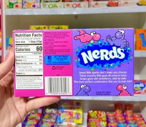 Разноцветное кисло-сладкое драже Nerds Strawberry-grape /Нердс со вкусом клубника-виноград 142 гр