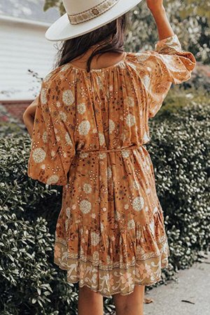 Оранжевое платье мини с цветочным принтом в стиле Бохо