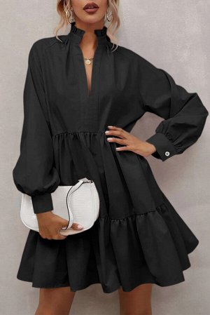 Черное многоярусное платье с воротником "стойка" и длинным рукавом