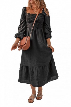 Черное платье миди с квадратным вырезом и длинным рукавом