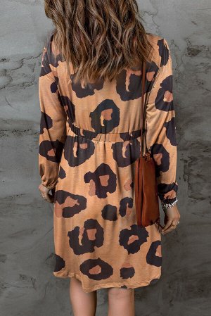 Коричневое платье со сборкой и леопардовым принтом