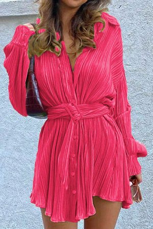 Розовое платье-рубашка с поясом из жатой ткани