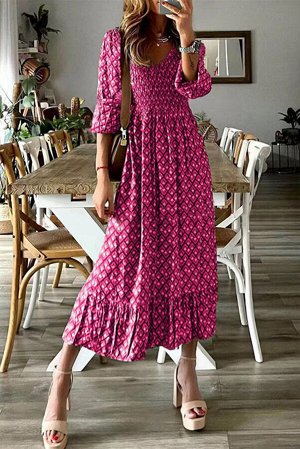 Розовое платье миди с геометрическим принтом