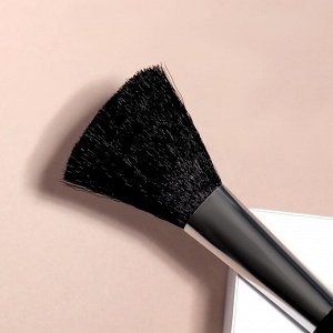 Кисть для макияжа, 16 (+/- 1) см, цвет чёрный