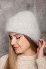 Зимняя женская шапка