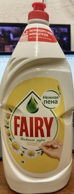 FAIRY Средство для мытья посуды Нежные руки Ромашка и витамин Е 1.35л
