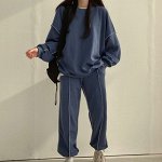 Спортивный костюм-двойка (свитшот + джоггеры), декорирован швами наружу, синий