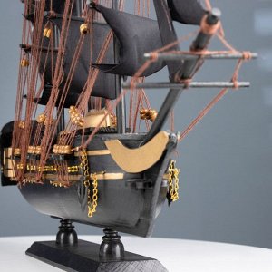 Сувенирная модель корабля «Волк»
