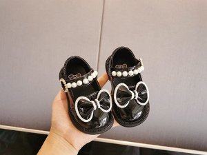 Туфли для девочки с застежкой на липучке, черные с бантиком и декором