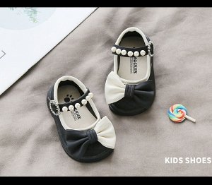 Туфли для девочки с застежкой на липучке, черно-белые с бантиком и декором