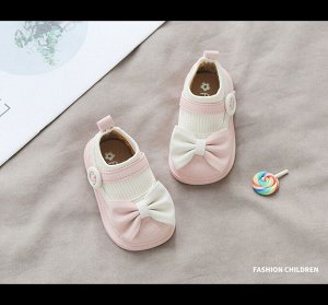 Туфли для девочки с носочками и застежкой, розово-белые с бантом