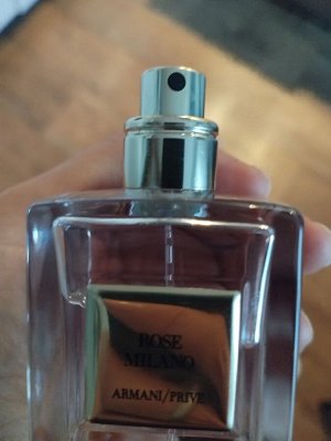 Rose Milano Armani Prive