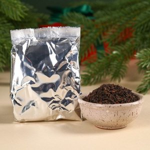 Подарочный набор «Снегири»: чай чёрный со вкусом: ваниль и карамель 50., арахис в шоколаде 100., крем-мёд со вкусом малины 120.