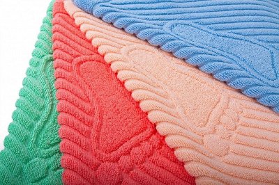 Махровые коврики для ног и пушистые полотенца