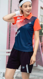 Женский спортивный костюм: футболка-поло + шорты (возможна замена на юбку) Цвет футболки: ОРАНЖЕВО-СИНИЙ
