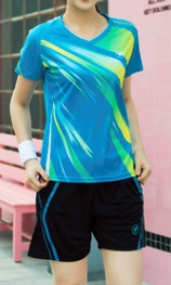 Женский спортивный костюм: футболка-поло + шорты (возможна замена на юбку) Цвет: СВЕТЛО-СИНИЙ С ЧЕРНЫМ